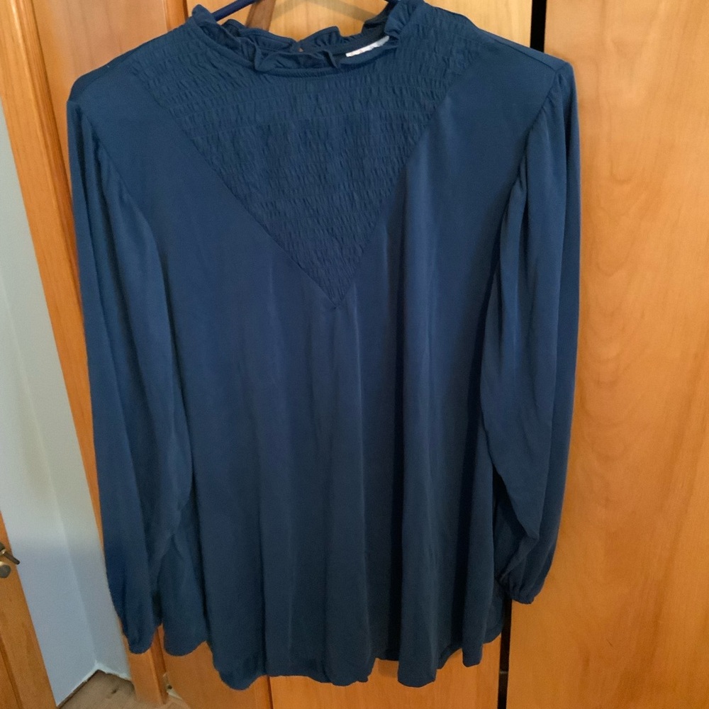 LuLaRoe Clara Smock Blouse with Ruffle Neck and elastic sleeves size M